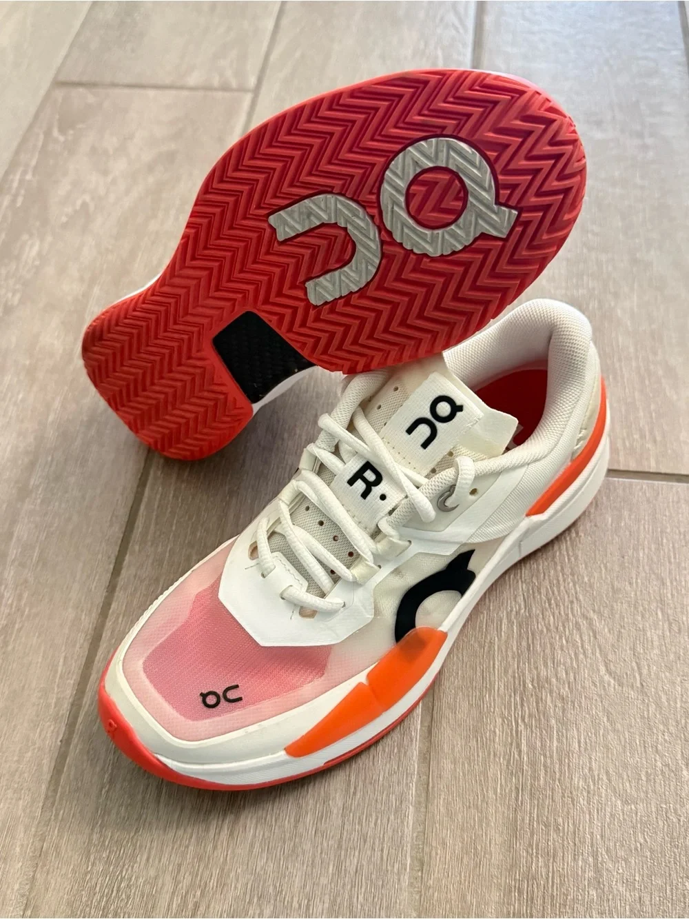 On the Roger Pro 2 Women's White Orange Women’s Size 7 Good Condition
